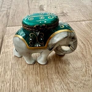 Indian Elephant Green Saddle Limoges France Peint Main Porcelain Trinket Box Vtg